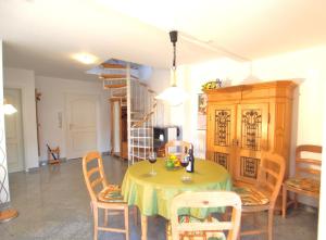 Gallery image of Birkmaase 12 Kapitänshaus Jacqueline 4-Sterne Komfort Maisonette im OG rechts in Zingst