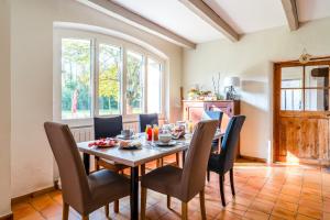 a dining room with a table and chairs at Chambre D'hôtes Nature in Cabannes +17 photos