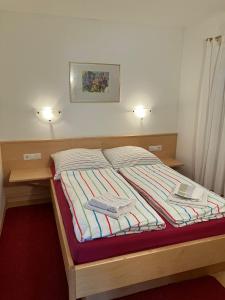 Postel nebo postele na pokoji v ubytování Bärenklause