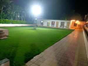 O grădină în afara Sai Samata Lodging Boarding +5 fotografii