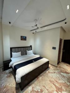 a bedroom with a large bed and a ceiling at Soulful Ghat By Fracspace in Varanasi +12 photos