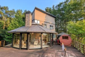 Το κτήριο όπου στεγάζεται  η βίλα