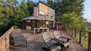 Balkoni atau teres di Owners Hill B25