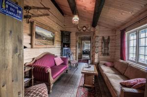 a living room with a couch and a table at Charming Timber Lodge For Gathering And Celebrations in Beitostøl