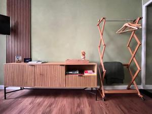 a living room with a wooden shelf and a desk at Havelzeit in Havelberg