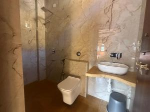 Koupelna v ubytování Hotel Majestic Jaisalmer