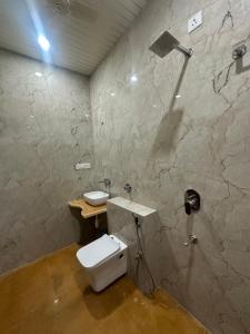 Koupelna v ubytování Hotel Majestic Jaisalmer