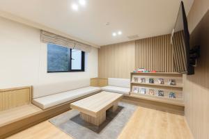 a living room with a bench and a window at 호텔 리브몬트 단양 by 아늑 