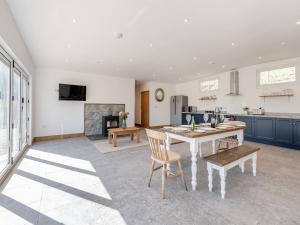 Η κουζίνα ή μικρή κουζίνα στο Larchwood Lodge