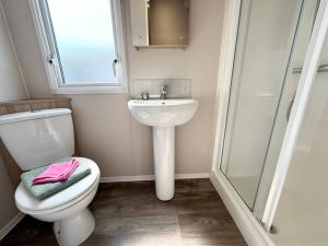 Un baño de 13 West Drive 8 fotos más