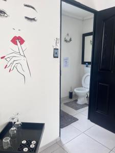 Ένα μπάνιο στο Relaxa Sleep & Go - Self Catering Accommodation