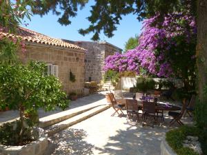 פטיו או אזור חיצוני אחר ב-Villa By The Sea Near Dubrovnik