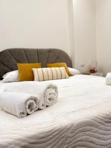 Ένα ή περισσότερα κρεβάτια σε δωμάτιο στο Luxury Apartment, Appartamento a Passignano sul Trasimeno
