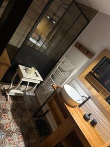 - une salle de bains avec toilettes dans l'établissement Magnolia duplex, à Canet 20 autres photos