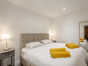 Giường trong phòng chung tại Waterside Lodge One - Uk33351