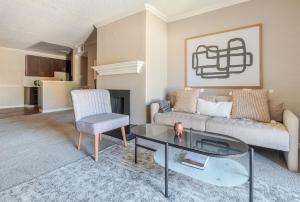 Gallery image of Blueground Campbell pool nr Campbell Park SFO-1945 in Campbell