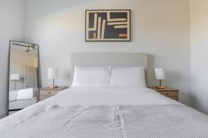 Postel nebo postele na pokoji v ubytování Blueground Del Valle pool nr McKinney Falls ATX-354 + 22 fotografií