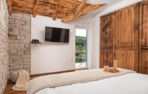 Postel nebo postele na pokoji v ubytování Villa Old House - Makarska by Villas Guide + 36 fotografií
