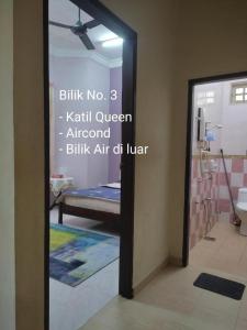 Postel nebo postele na pokoji v ubytování Megat Homestay