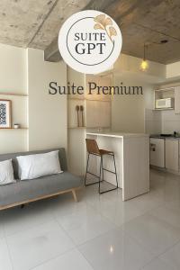 Chứng chỉ, giải thưởng, bảng hiệu hoặc các tài liệu khác trưng bày tại Moderna Suite GPT con piscina y cochera