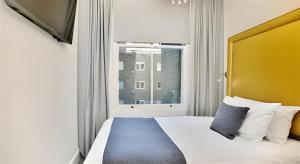 Postel nebo postele na pokoji v ubytování The Chapter Hotels - London Hyde Park