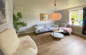 Χώρος καθιστικού στο Pet Friendly Home In Köpingsvik With Wifi