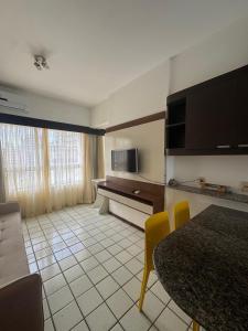 a room with a kitchen with a table and a tableablish at Navegantes apartamento in Recife