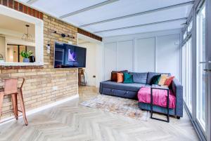 Posezení v ubytování Spacious 3 Bedroom House - Near Heathrow, Slough, Pinewood