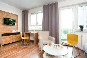 Televízia a/alebo spoločenská miestnosť v ubytovaní ActivPark Apartments