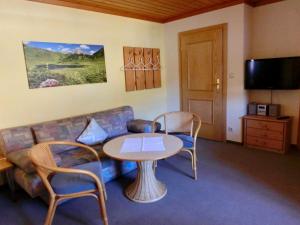 TV a/nebo společenská místnost v ubytování Haus Kristall Ferienwohnungen