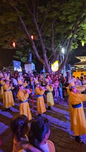 a crowd of people watching a group of people dancing at 에어진주 AirJINJU in Jinju +7 photos