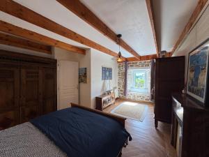 a bedroom with a bed and a window at Ty Guillerm - Maison bretonne entre terre et mer in Plounévez-Lochrist