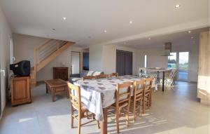 a dining room with a table and chairs at Awesome Home In Bacilly With Wifi in Bacilly
