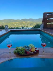 Bazén v ubytování Lyra Hill - Luxury Villa for the poetry of wooden nebo v jeho okolí