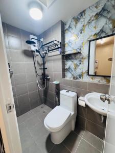 Ένα μπάνιο στο Budget Condo HomeStay at Soleia Manors Butuan City Free Parking +9 φωτογραφίες