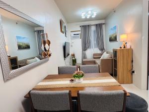 Χώρος καθιστικού στο Budget Condo HomeStay at Soleia Manors Butuan City Free Parking