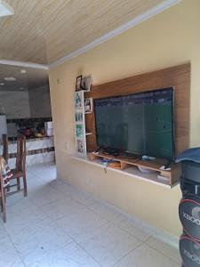 a flat screen tv on a wall in a living room at Apartamento cop 30 Belém in Belém