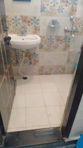 Koupelna v ubytování The Ajna Resident Rishikesh