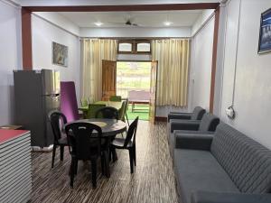 Χώρος καθιστικού στο Mon Homestay