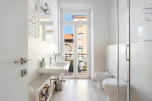 Ένα μπάνιο στο Viareggio Apartments +34 φωτογραφίες