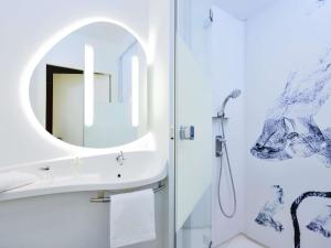 a bathroom with a sink and a shower at Ibis Budget Lille Gares Vieux-Lille in Lille +30 photos