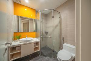 a bathroom with a shower and a toilet and a sink at Leng x Vuishare - Ecopark with working space in Kim Quan +42 photos
