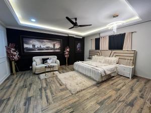 Khu vực ghế ngồi tại Apartment in Rawalpindi