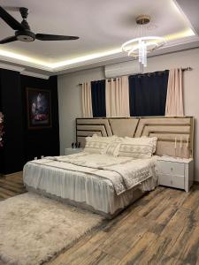 Giường trong phòng chung tại Apartment in Rawalpindi
