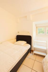 a bedroom with a bed and a window at Studio Maison de Maître, Parking sur Place privé Free, MULHOUSE CENTRE in Mulhouse +12 photos