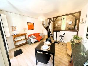 a living room with a couch and a table at Le clos des écureuils in Amboise +21 photos