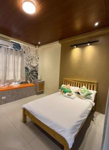 Ένα ή περισσότερα κρεβάτια σε δωμάτιο στο Casa Amihan-Urbiztondo, San Juan, La Union by Peak and Paramount Ventures