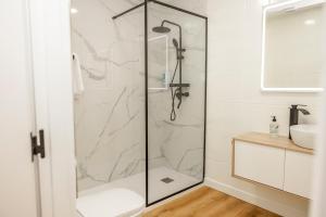 a bathroom with a shower with a glass door at Apartamento en centro de Cazorla con vista a la montaña in Cazorla +25 photos