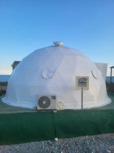 Fotografie z fotogalerie ubytování Domes at the Beach v destinaci Maroni