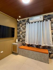 Μια τηλεόραση ή/και κέντρο ψυχαγωγίας στο Casa Amihan-Urbiztondo, San Juan, La Union by Peak and Paramount Ventures